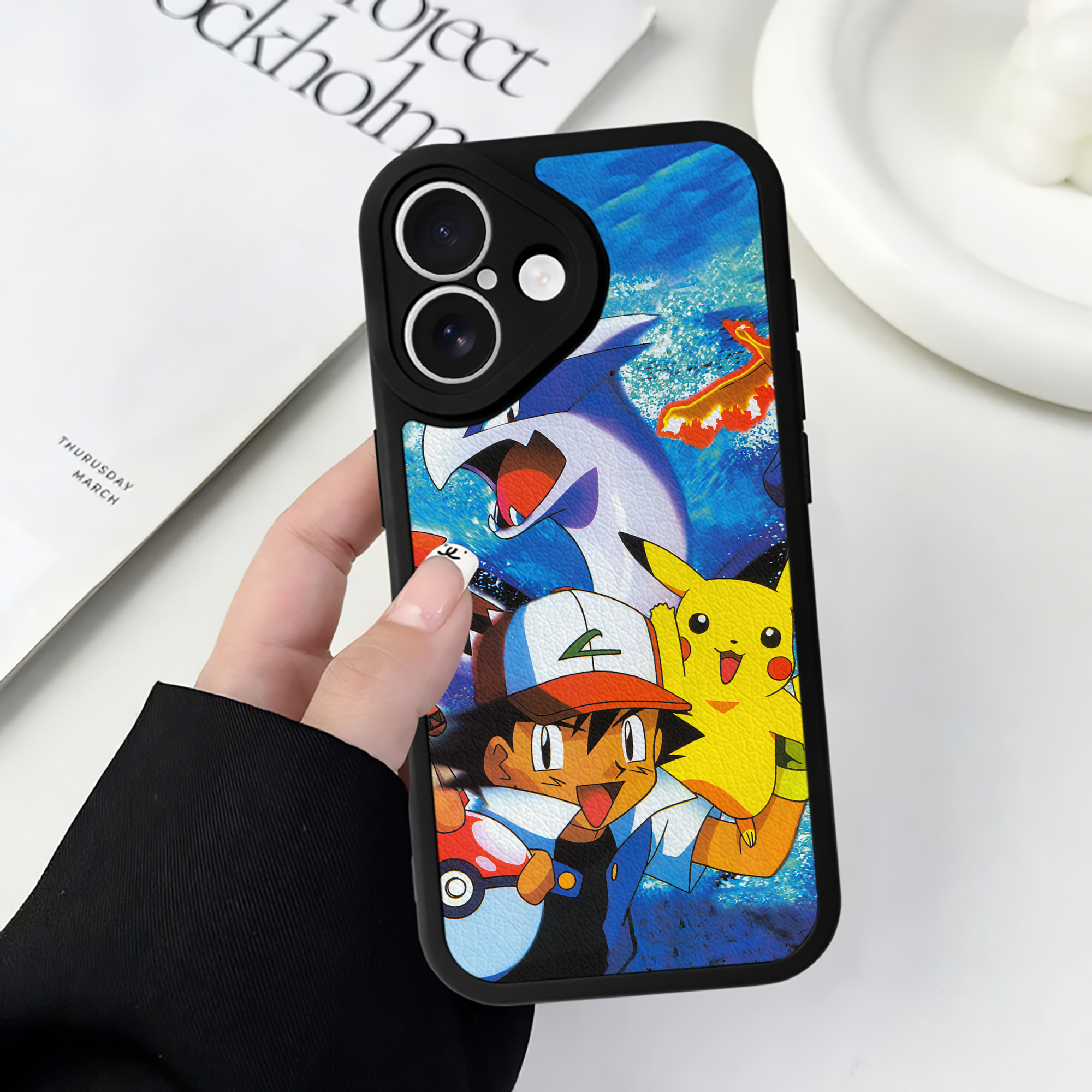 （画像用） ポケットモンスター Pokémon 【iPhone 16シリーズ対応】シリコンスマホケース（レザー調） 材質：シリコン